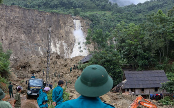 Vietnam: 37 morts, 40 disparus dans des inondations liées aux intempéries
