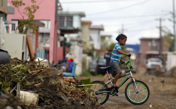 Un mois après l'ouragan, les "oubliés" de Porto Rico peinent à se relever