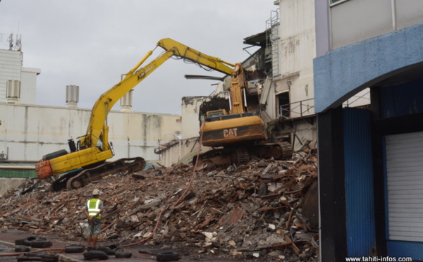 La démolition de l'ancien hôtel Royal Papeete a repris ce samedi