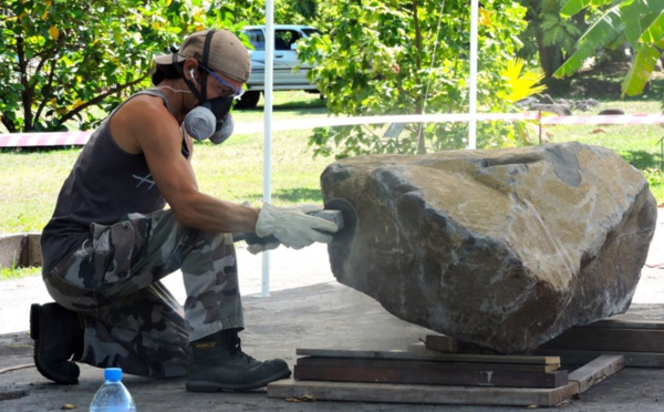  Jonathan Mencarelli ou l'art de graver la nature dans la pierre