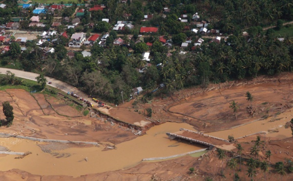 Tempête aux Philippines: une centaine de morts et disparus