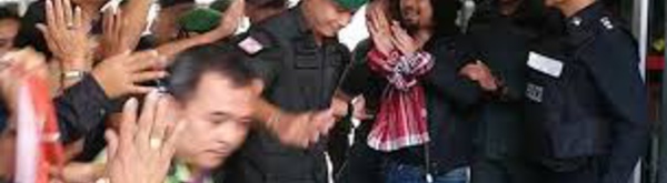 Thaïlande: des policiers sanctionnés pour avoir fait la fête avec une rock star arrêtée