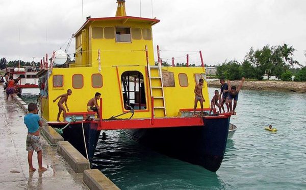 Disparition d'un ferry aux Kiribati: les recherches aériennes suspendues