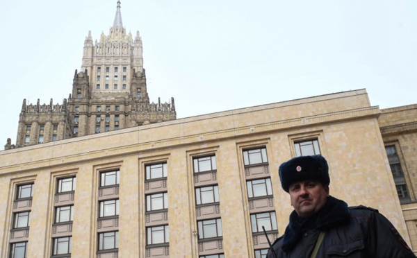 Affaire Skripal: Moscou suggère une possible "mise en scène" de Londres