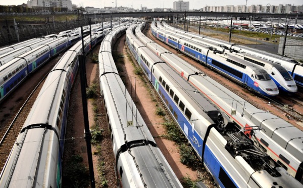Grève SNCF: le trafic encore très perturbé, le gouvernement "calme" et "déterminé"