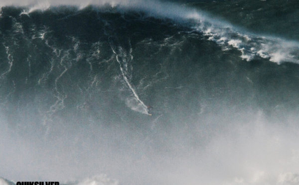 Le record de la plus grande vague jamais surfée battu à Nazaré