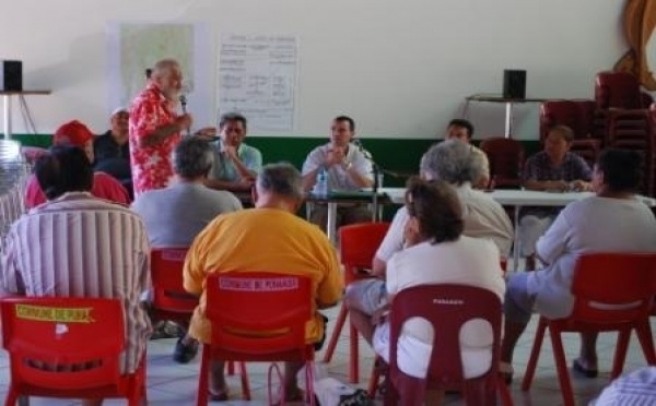 Le Ministère des Affaires Foncières en réunion à l'hôtel de Ville de PUNAAUIA