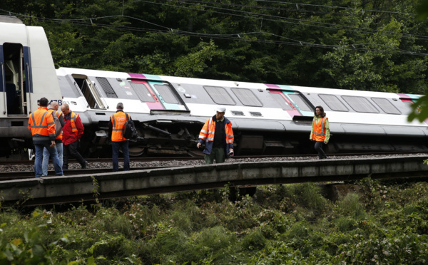 Intempéries: un RER se renverse et fait sept blessés, 22 départements en alerte orange