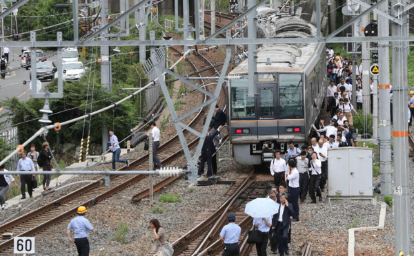 Japon: trois morts, dont une fillette, dans un puissant séisme