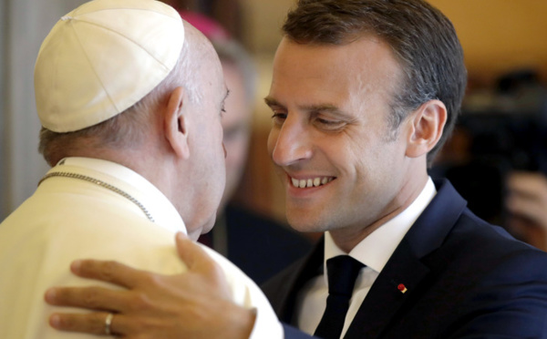 Chaleureuse visite d'Emmanuel Macron chez le pape François
