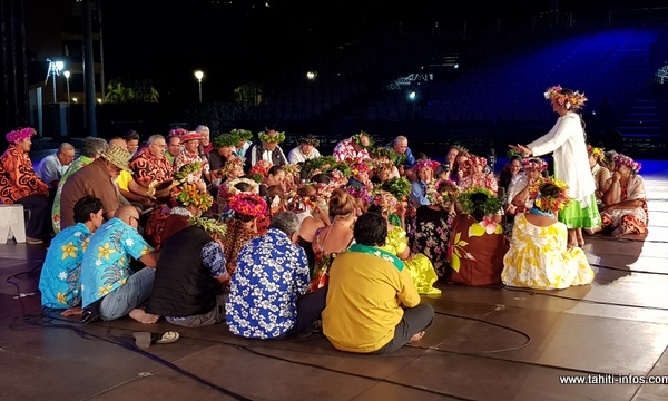Heiva i Tahiti : Tamarii Mahina vantera les mérites de Tehohotauniua