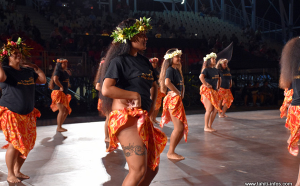 Heiva i Tahiti : "Te Tiare no Beachcomber" danse l'accueil