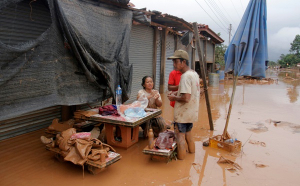 L'eau du barrage effondré au Laos gagne le Cambodge, des milliers de déplacés