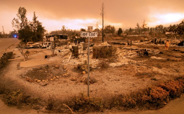 Californie: les incendies font au moins sept morts, des milliers de pompiers mobilisés