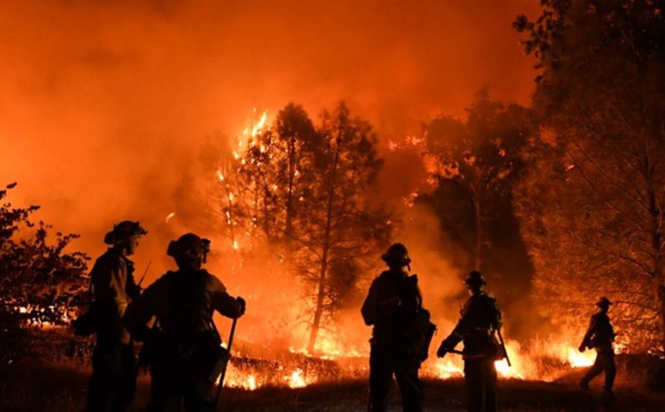 Californie: de gigantesques incendies poursuivent leur course folle