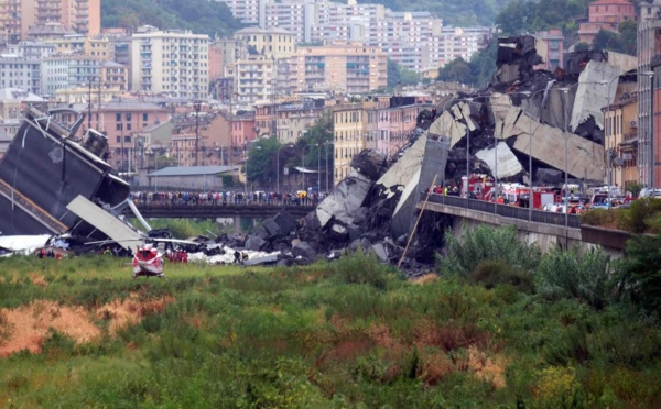 Le choc et la colère en Italie après l'effondrement meurtrier d'un pont à Gênes
