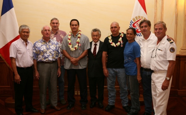 Yannick BORDES &amp; Raiarii RAOULX ont reçu la médaille de l'Ordre de Tahiti Nui -