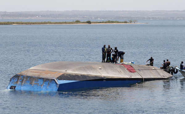 Naufrage sur le lac Victoria: la Tanzanie endeuillée enterre ses morts