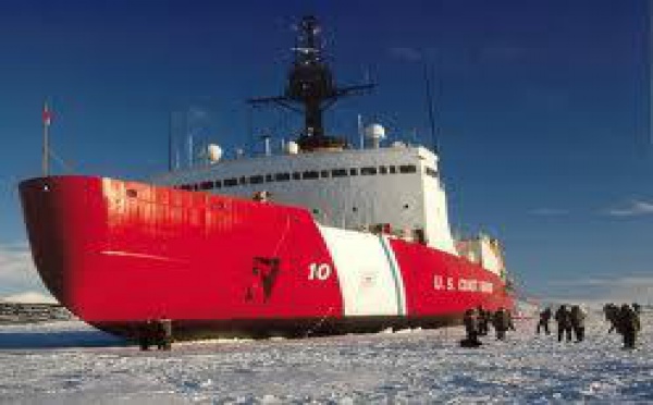 Un bateau de croisière s'échoue dans l'Antarctique, pas de blessé