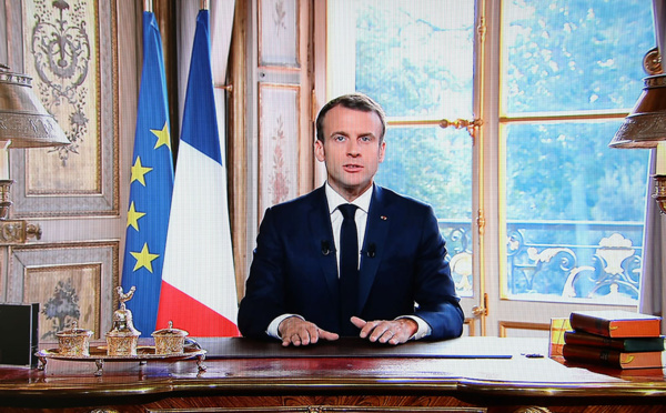 Nouvelle-Calédonie: Macron exprime sa "fierté"