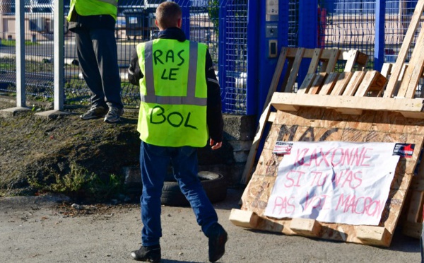 "Gilets jaunes": rassemblement en vue à Paris pour "l'acte 2" de la mobilisation