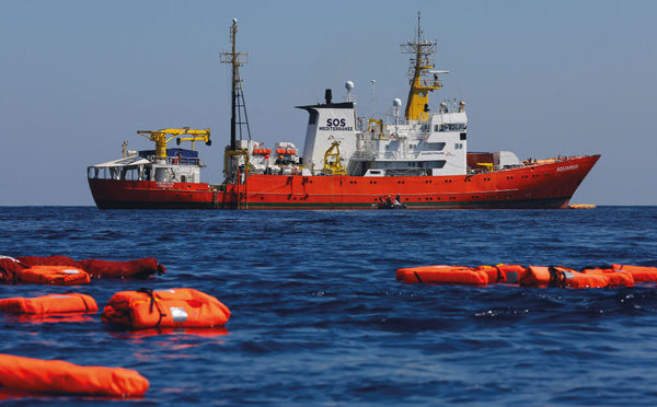 Migrants: MSF et SOS Méditerranée vont "mettre un terme" aux activités de l'Aquarius