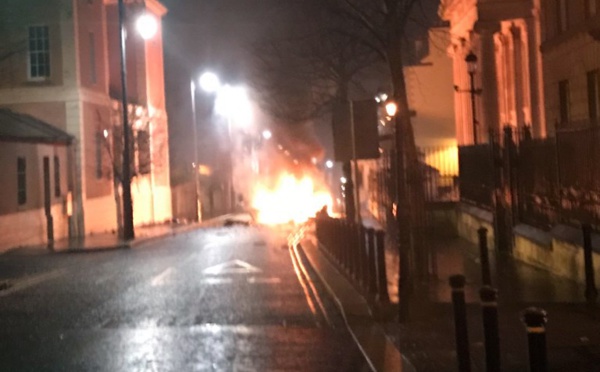 Nouvel état d'alerte à Londonderry, après l'explosion du week-end