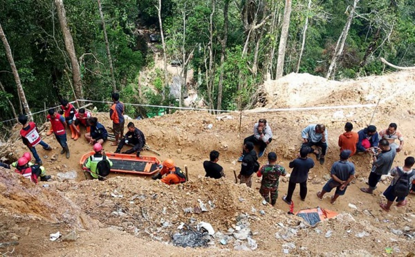 Effondrement d'une mine d'or en Indonésie : au moins quatre morts, des dizaines de disparus