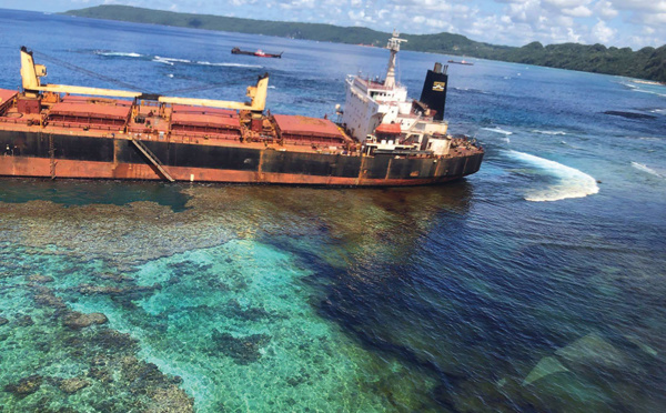 Marée noire aux Salomon: le propriétaire du bateau présente ses excuses