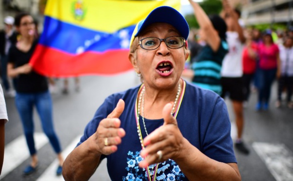 Après la panne: le Venezuela sort de l'ombre, pas du chaos