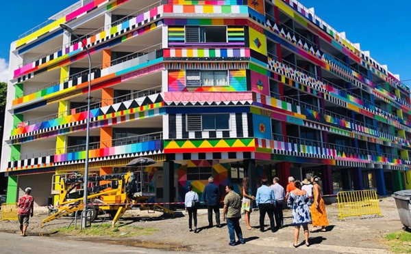 La fresque de la résidence des étudiants à Paraita terminée