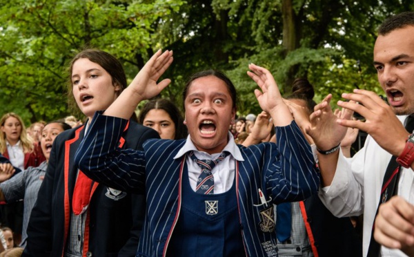 "Je vis! Je meurs!", après le carnage, les Néo-Zélandais dansent le haka