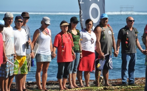 Teahupoo: Cérémonie d'ouverture de la Billabong Pro 2011