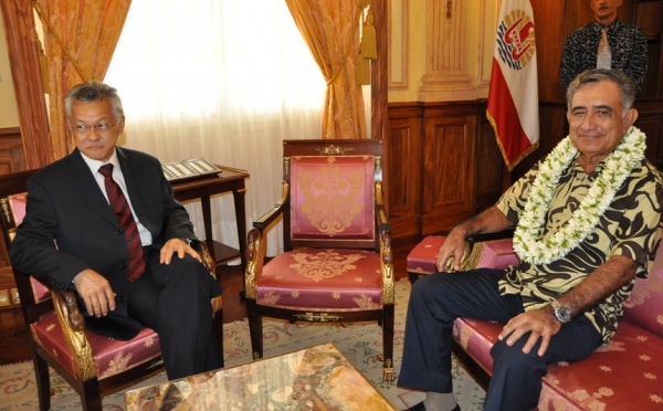 Temaru aux Samoa, Tong Sang à Nouméa