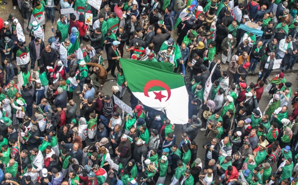 Bouteflika parti, les Algériens dans la rue pour maintenir la pression