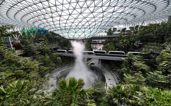 L'aéroport de Singapour met la nature sous dôme pour attirer les voyageurs