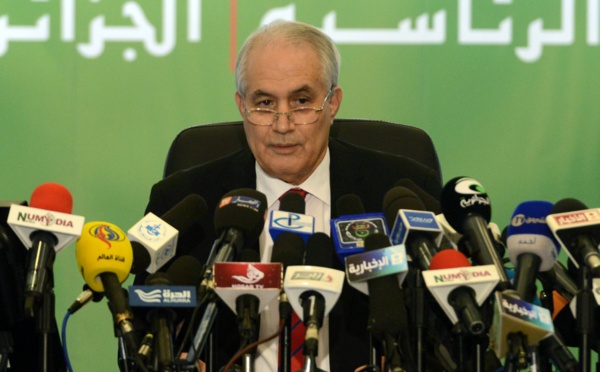 Algérie: démission d'une des principales figures visées par la constestation