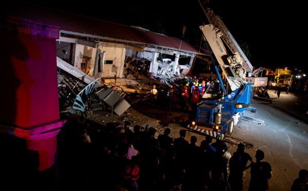 La terre tremble encore aux Philippines, au lendemain d'un séisme qui a fait 16 morts