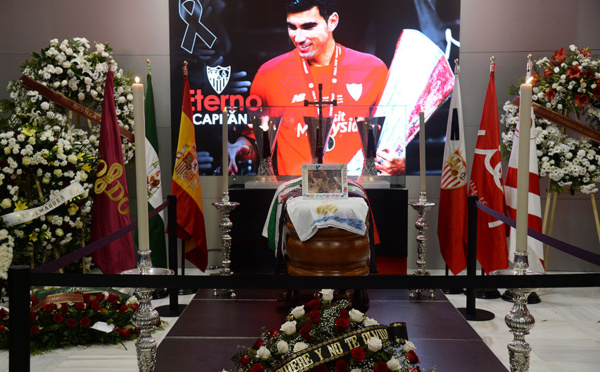 Espagne: funérailles du footballeur Reyes, victime d'un accident polémique