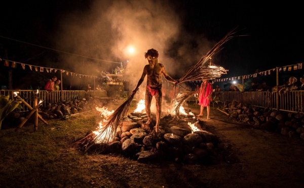 Umu ti, la traditionnelle marche sur le feu au Mahana Park