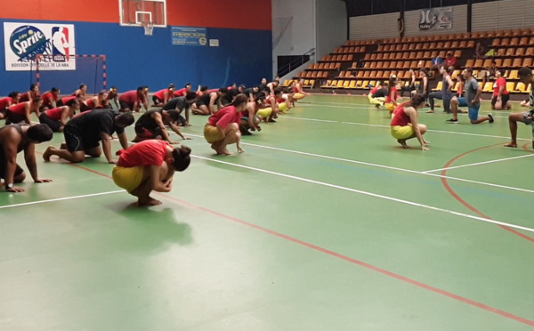 La troupe Hura Mai inspirée par l’arc-en-ciel