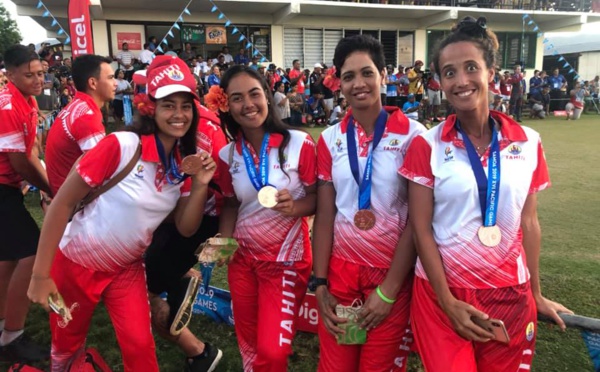 Les golfeuses tahitiennes en bronze