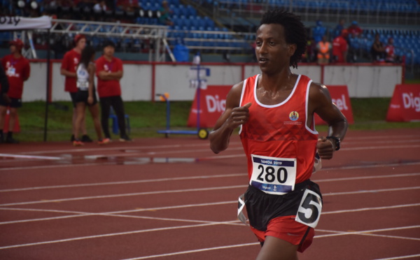 Samuel Aragaw remporte la première médaille d'or pour l'athlétisme