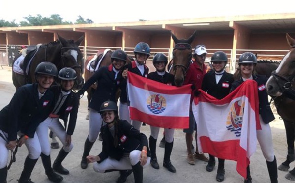 Les cavalières tahitiennes championnes du saut obstacle en Outre-Mer