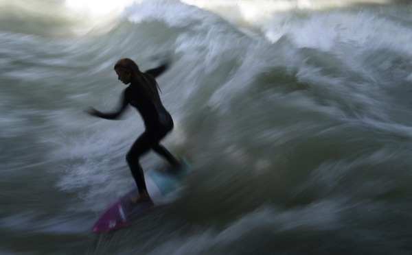 En Loire-Atlantique, un projet de surf park près de l'océan fait polémique