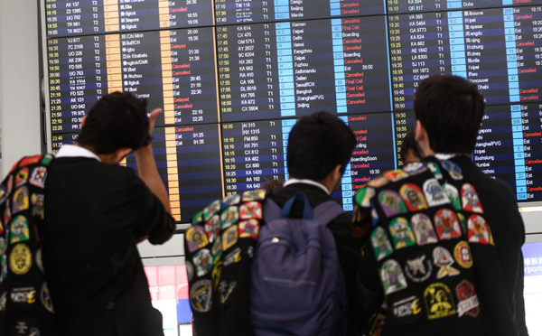 Manifestations à Hong Kong : deuxième journée de chaos à l'aéroport