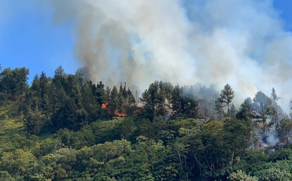 Impressionnant incendie entre Puurai et Pamatai