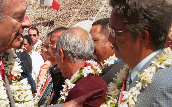 Hommage du maire d'Arue à Jacques Chirac