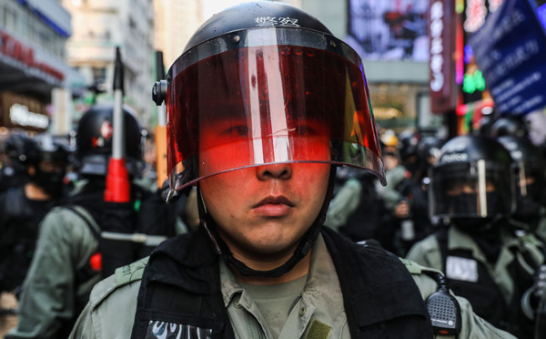 Hong Kong : nombreux heurts entre policiers et manifestants
