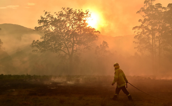 Incendies en Australie: des habitants pris au piège, le feu se rapproche de Sydney